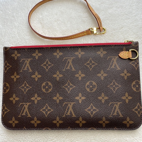 Authentic 💯! Louis Vuitton MM pouch - Picture 6 of 12